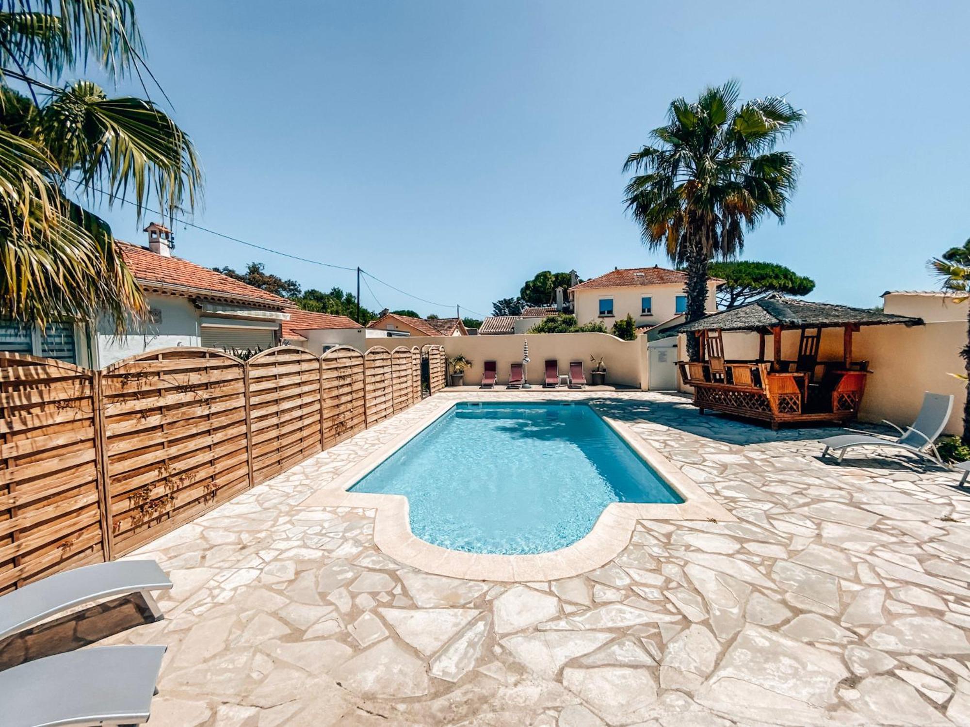 Reve D'Azur En Bord De Mer A La Nartelle Avec Piscine Dans La Residence, Terrasse, Bbq, 2 Chambres 2 Sdb Logement De 35M2 Draps Inclus Sainte-Maxime Dış mekan fotoğraf