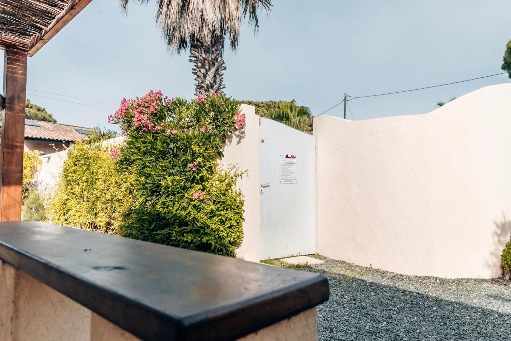 Reve D'Azur En Bord De Mer A La Nartelle Avec Piscine Dans La Residence, Terrasse, Bbq, 2 Chambres 2 Sdb Logement De 35M2 Draps Inclus Sainte-Maxime Dış mekan fotoğraf